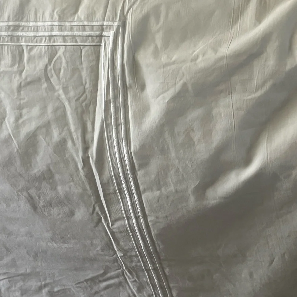 Elegant 3 Striped Embroidered bedding top Size 73 by 86 inches